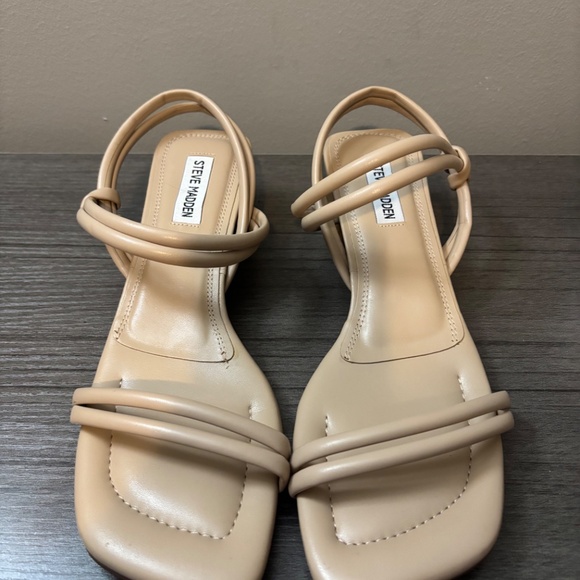 Steve Madden Beige Strappy Sandal with a Heel Size 9.5‎ Never Worn - Picture 2 of 5